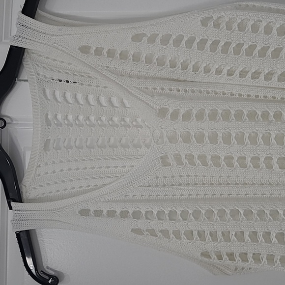 Cover-up - Picture 2 of 2